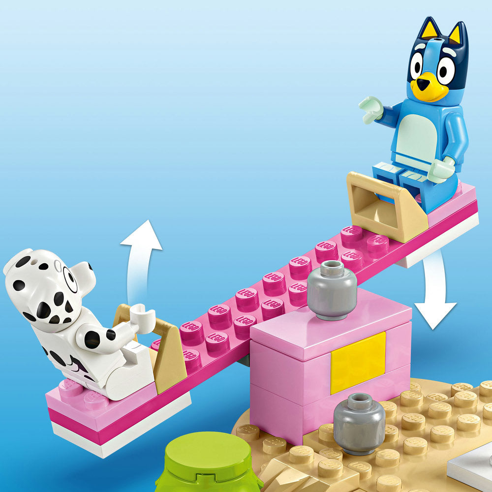 Diversión en el Parque de Juegos con Bluey y Chloe