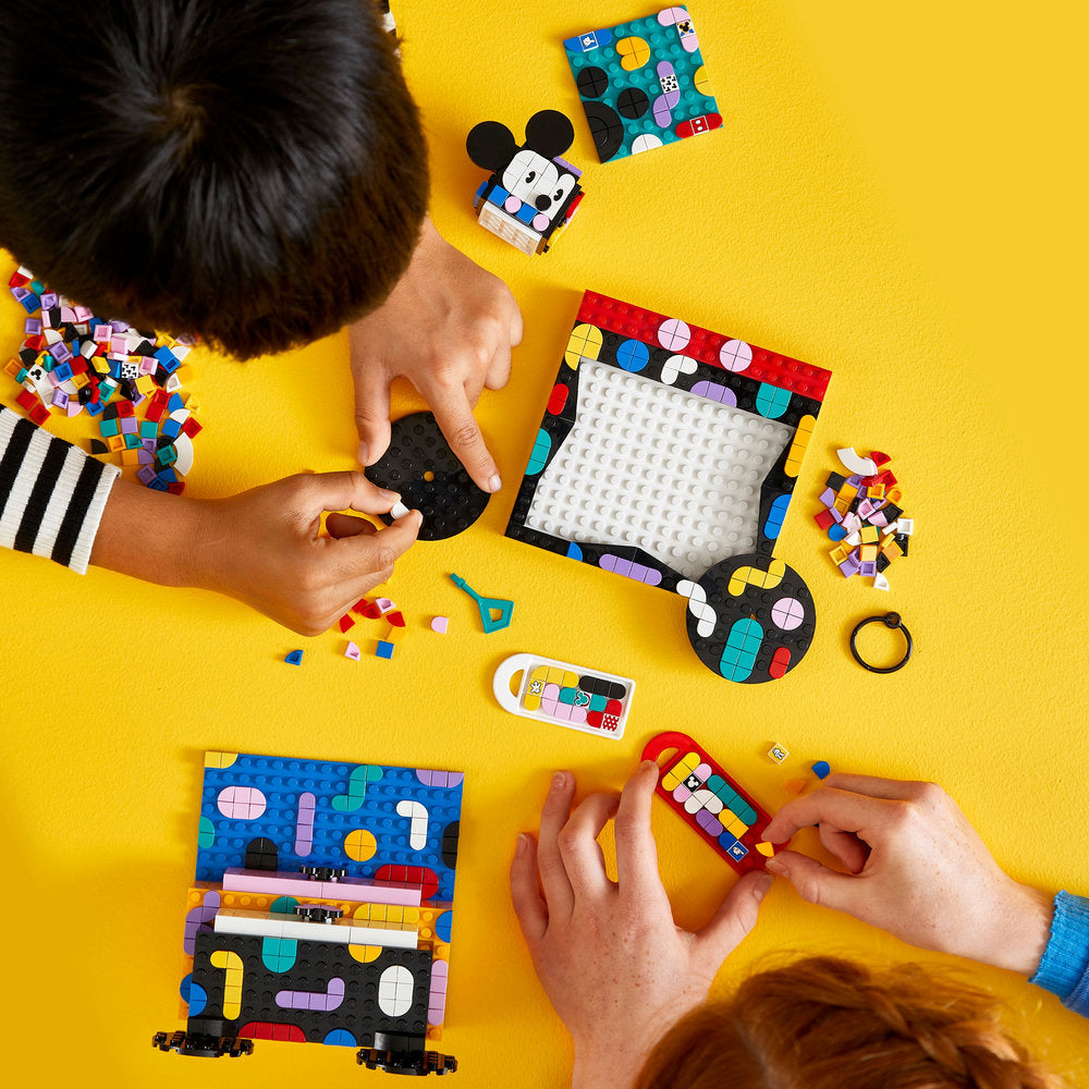 Mickey Mouse y Minnie Mouse: Caja de Proyectos de Vuelta al Cole