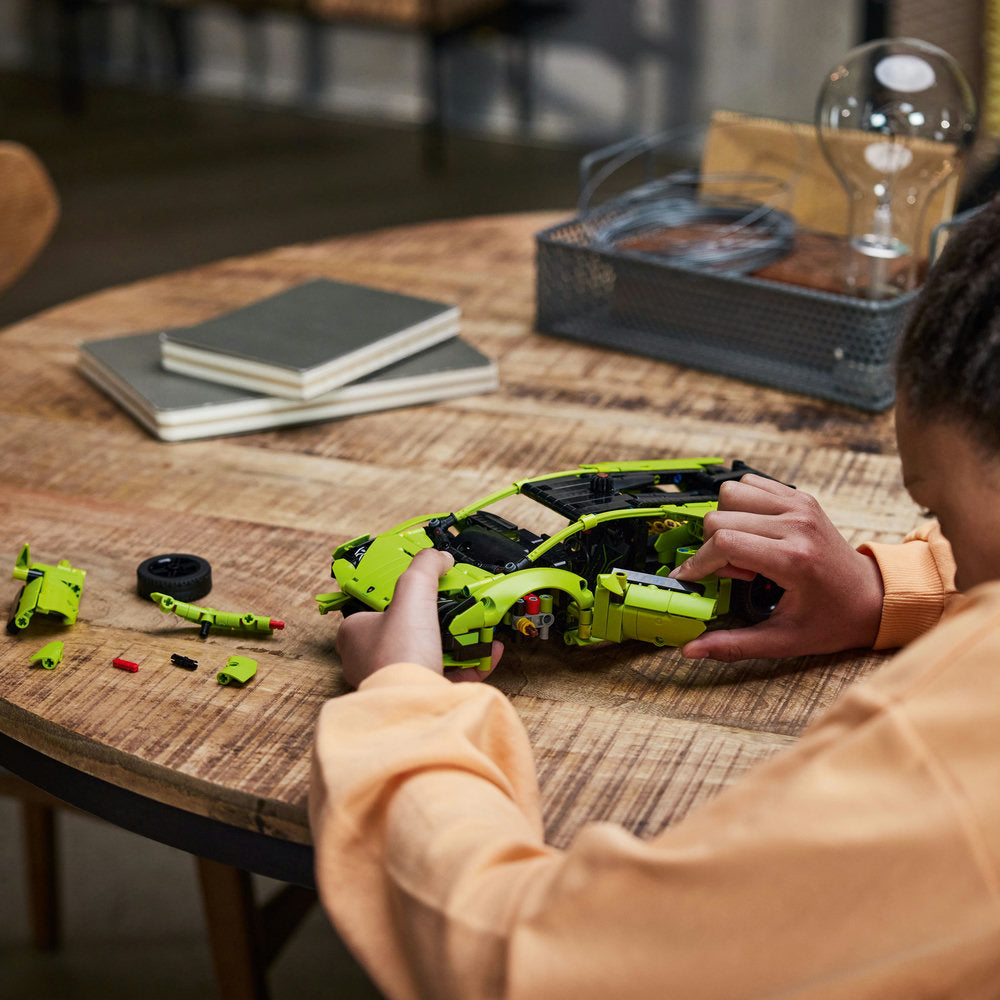 Combo Technic: Lamborghini Huracán Tecnica (42161) y Mercedes-AMG F1 W14 E Performance Pull-Back (42165)
