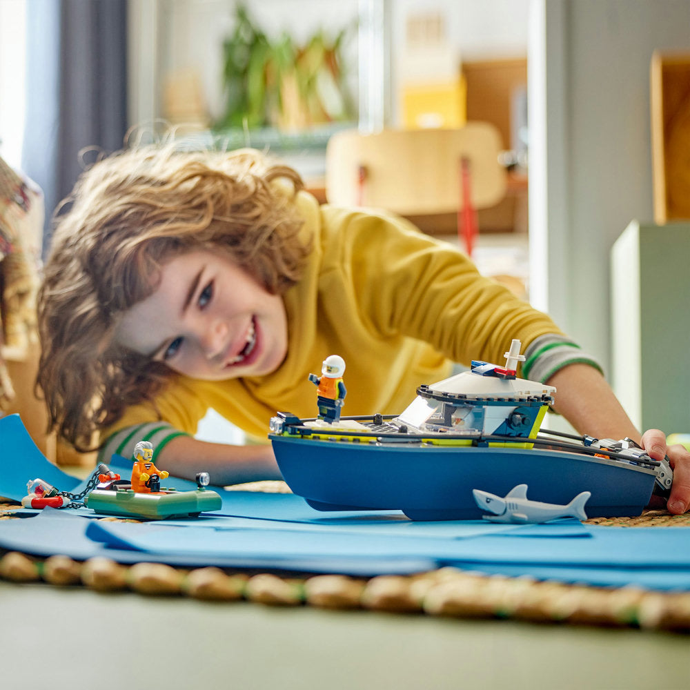 Persecución en Barco de Policía