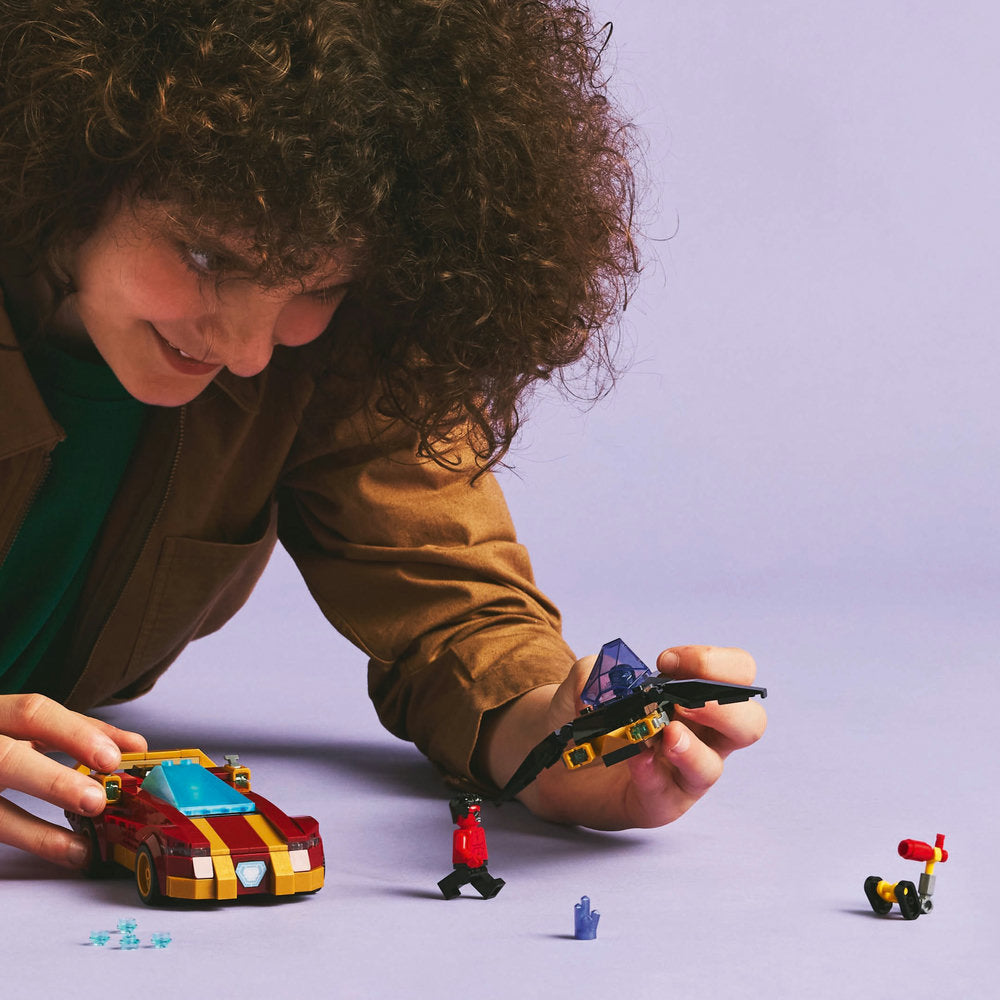 Deportivo de Iron Man y Black Panther vs. Hulk Rojo