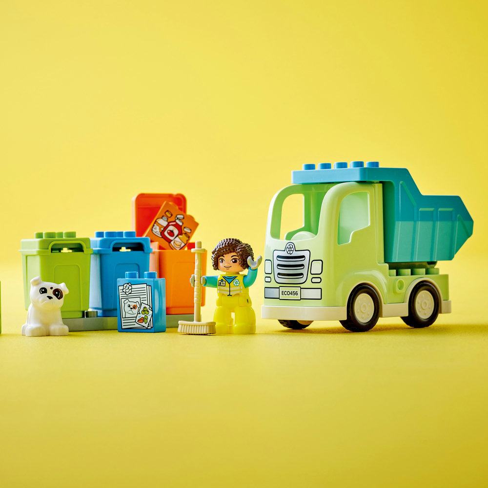 Set LEGO DUPLO Camión de Reciclaje (10987) con figura de recolector de basura, un cachorro y tres contenedores de colores para aprender sobre reciclaje. Juguete educativo para niños desde 2 años que desarrolla la motricidad fina y enseña prácticas ecológicas.