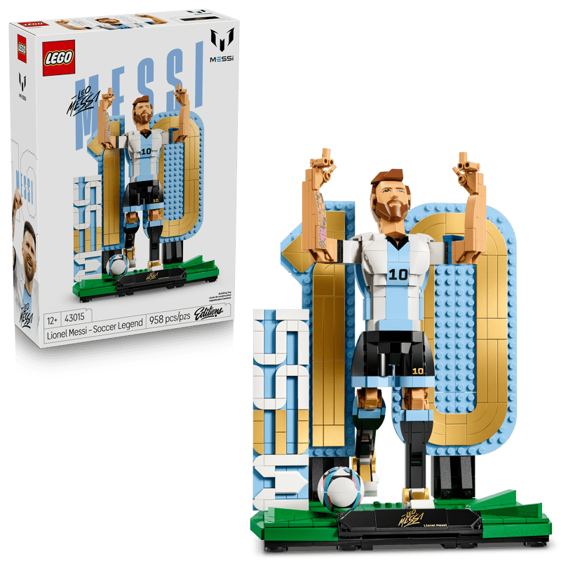 Figura LEGO® Editions Lionel Messi: Leyenda del Fútbol 43015 en pose de victoria y carrera, set coleccionable de fútbol con 958 piezas para fans de Messi y coleccionistas.