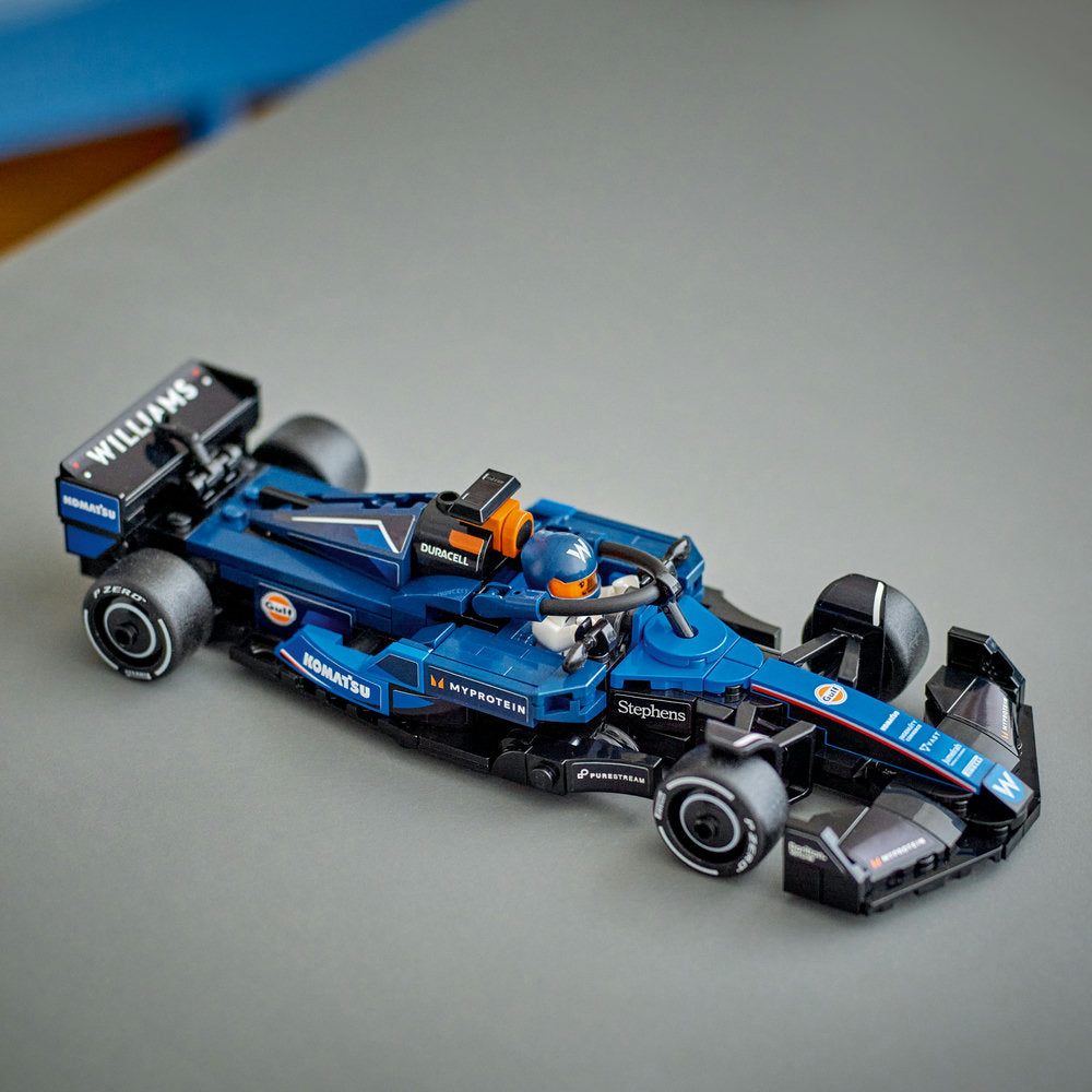 Construye y conduce la adrenalina de la F1 con el set LEGO® Speed Champions Williams Racing FW46. Incluye detalles auténticos del monoplaza 2024, habitáculo con halo, alerón trasero, neumáticos Pirelli y una minifigura de piloto lista para la carrera. Perfecto para niños a partir de 10 años y coleccionistas adultos.