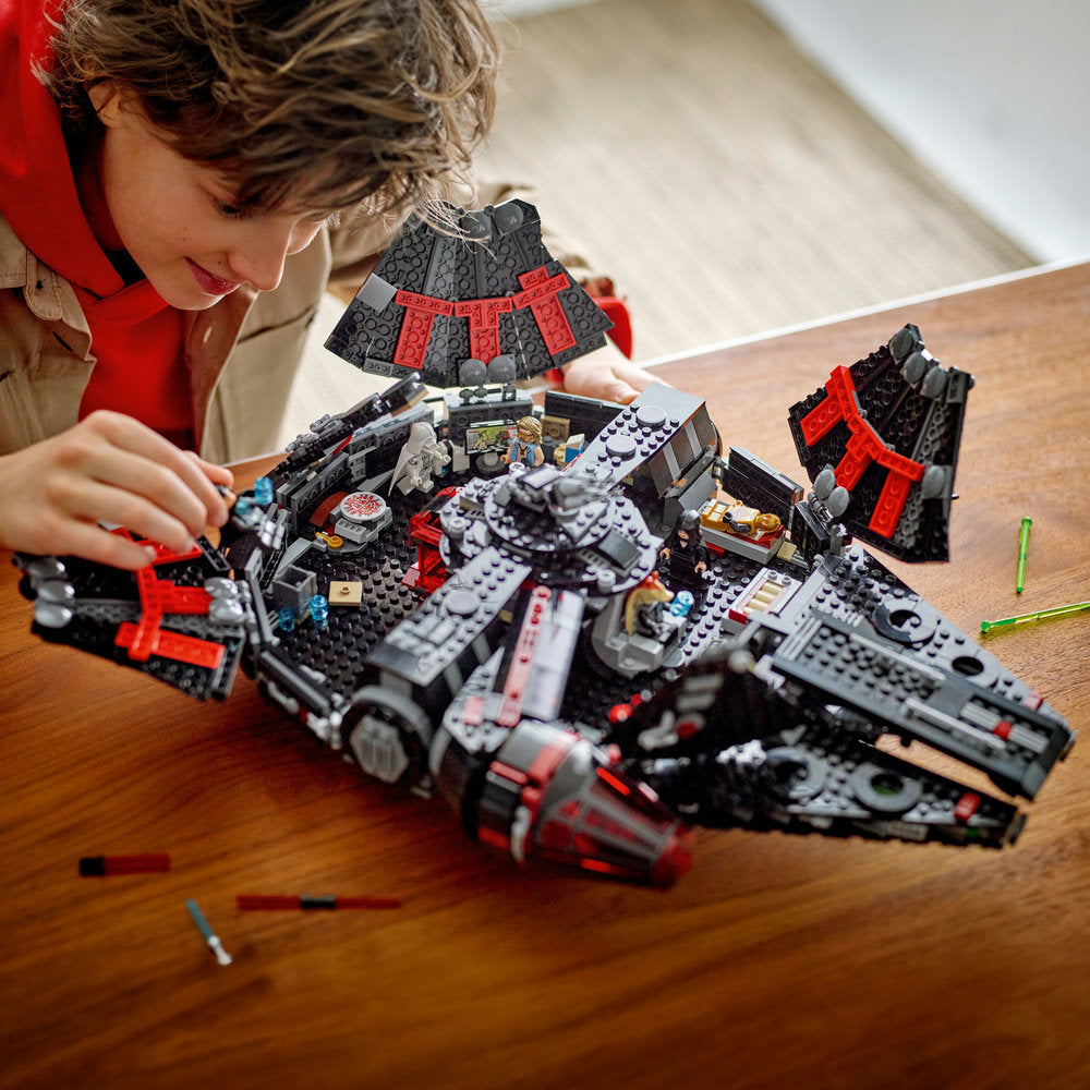 Set LEGO® Star Wars™ Halcón Oscuro 75389, versión oscura del Halcón Milenario con minifiguras y detallado interior