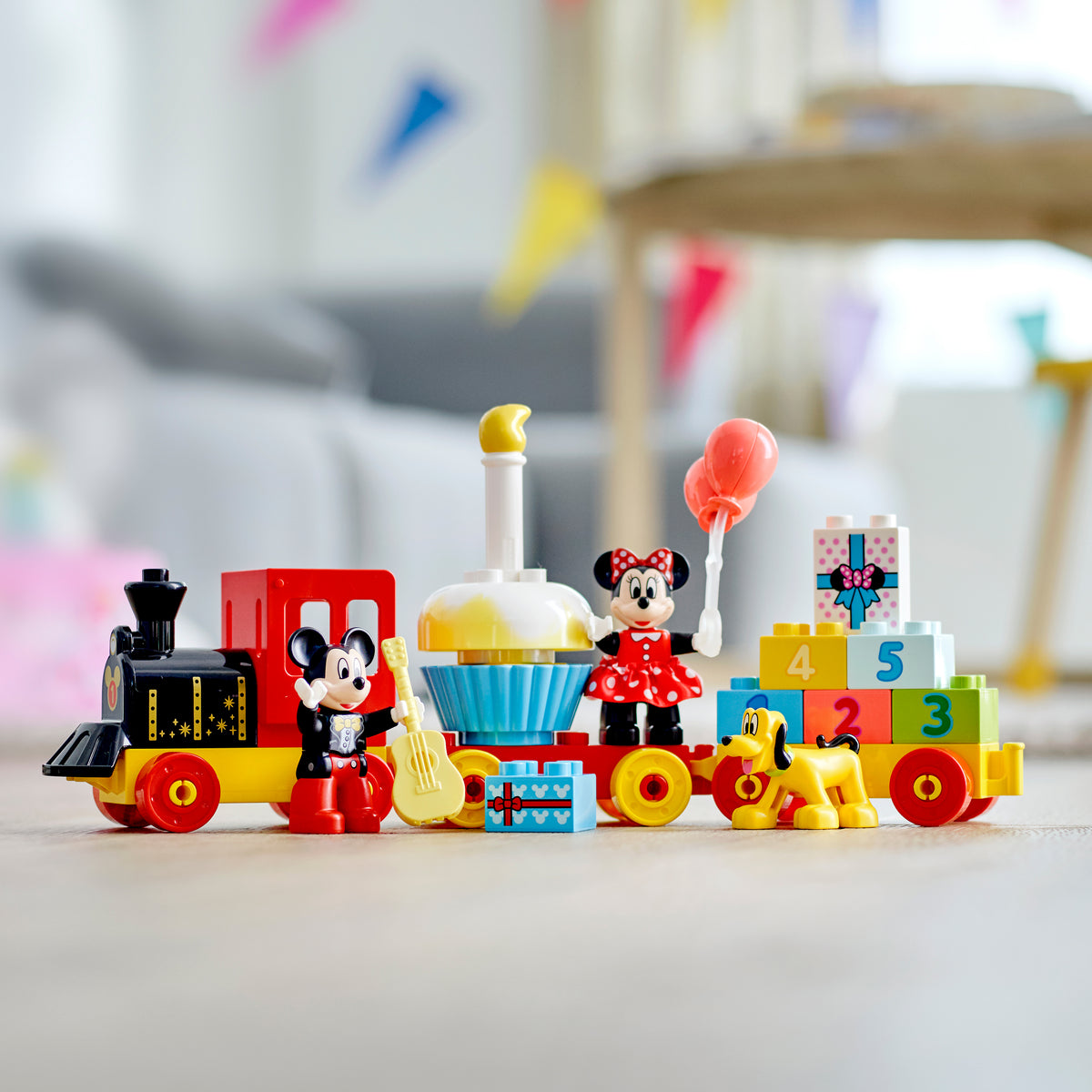 Tren de Cumpleaños de Mickey y Minnie
