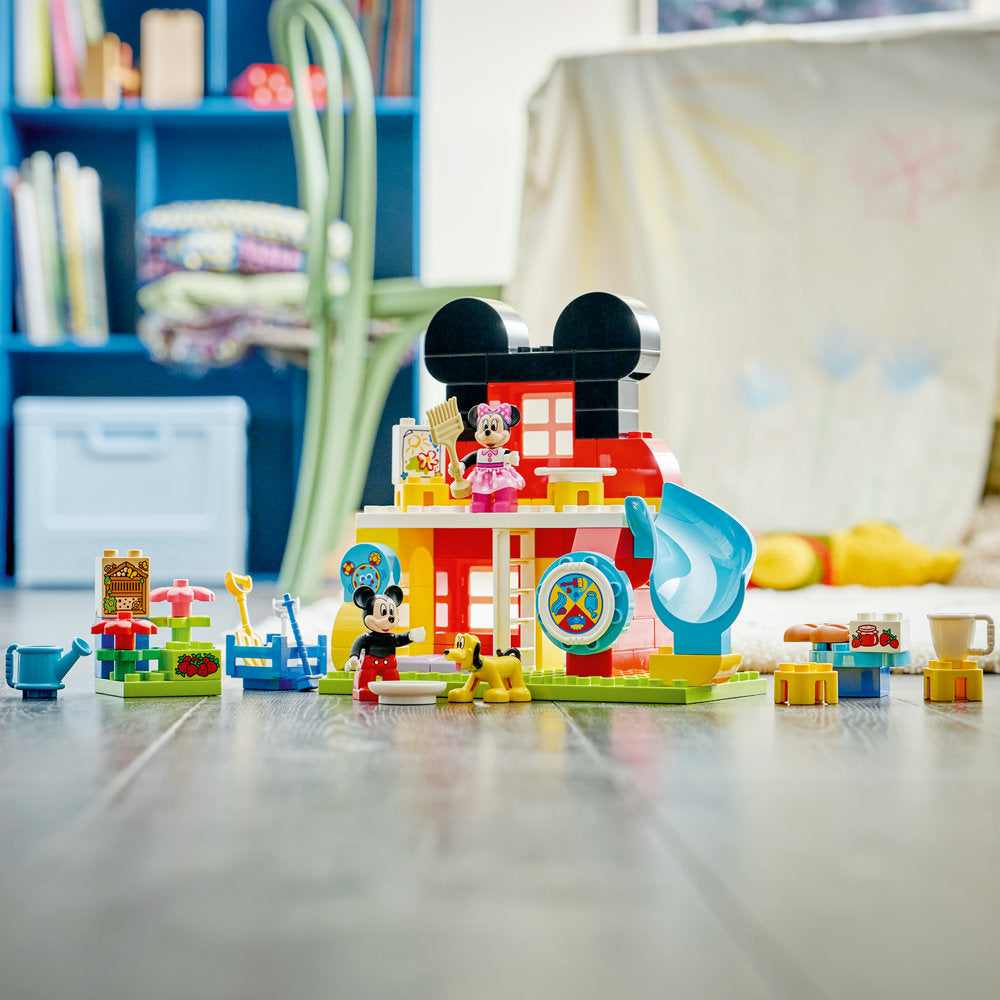 Casa de Mickey Mouse con Minnie y Pluto