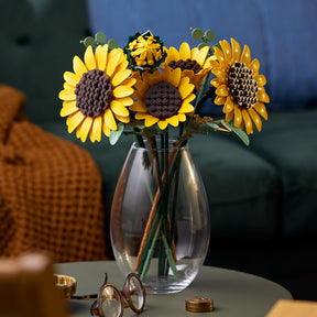 Combo Brillo Eterno: Ramo de Girasoles (11502) y Ramas de Magnolia (11510)