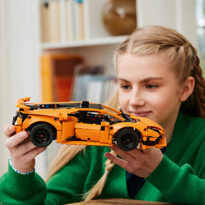Combo Technic: Lamborghini Huracán Tecnica Naranja (42196) y NEOM McLaren Extreme E Race Car (42166)