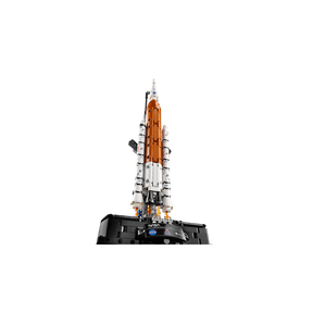 Cohete del Sistema de Lanzamiento Espacial NASA Artemis