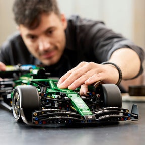 Coche de F1® Aston Martin Aramco AMR25