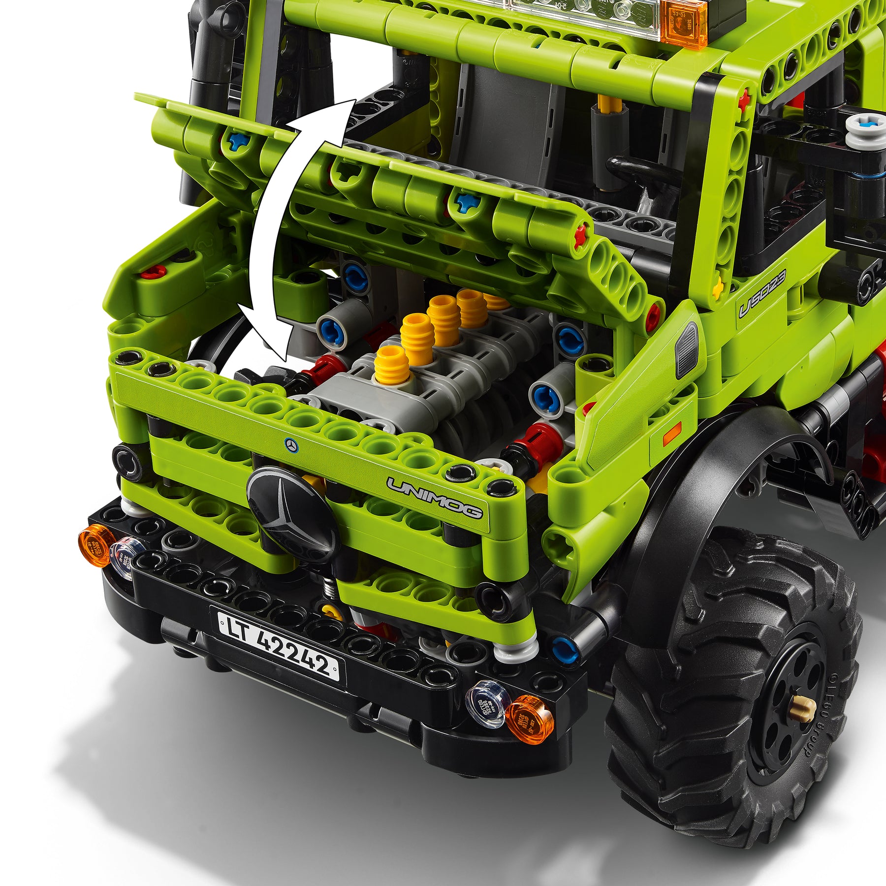 Mercedes-Benz Unimog U 5023 con Grúa