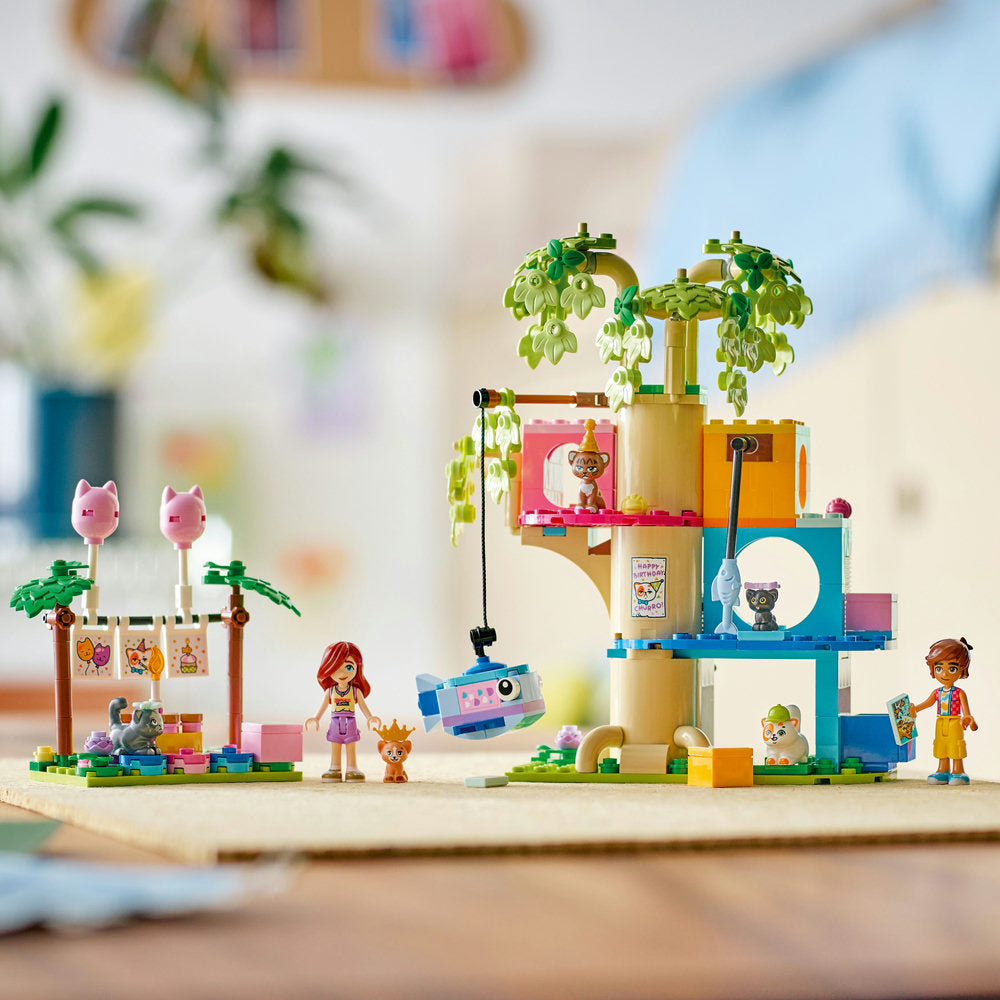 Fiesta de Cumpleaños y Casa del Árbol Felina