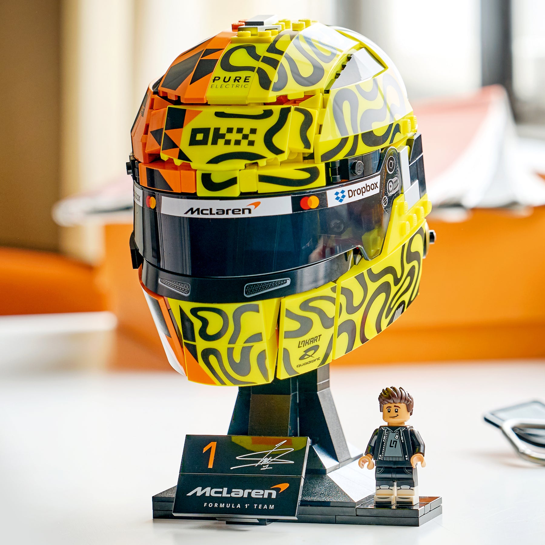 McLaren Mastercard F1® Team: Casco de Lando Norris