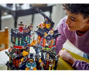 Combo NINJAGO: Ciudad-Templo del Torneo (71814) y Talleres de la Ciudad de NINJAGO (71837)