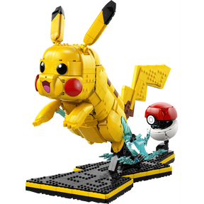Pikachu y Poké Ball