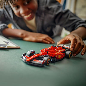 Combo Rivalidad Legendaria F1 : Auto de Carreras Ferrari SF-24 F1® (77242) y Auto de Carreras McLaren F1® Team MCL38 (77251)
