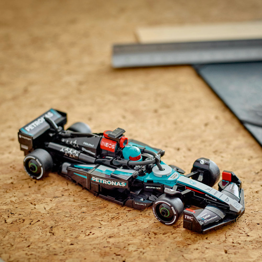 Combo Speed Champions 2: Auto de Carreras Ferrari SF-24 F1® (77242) + Auto de Carreras Oracle Red Bull Racing RB20 F1® (77243) + Auto de Carreras Mercedes-AMG PETRONAS F1® Team (77244) + Auto de Carreras McLaren F1® Team MCL38 (77251)