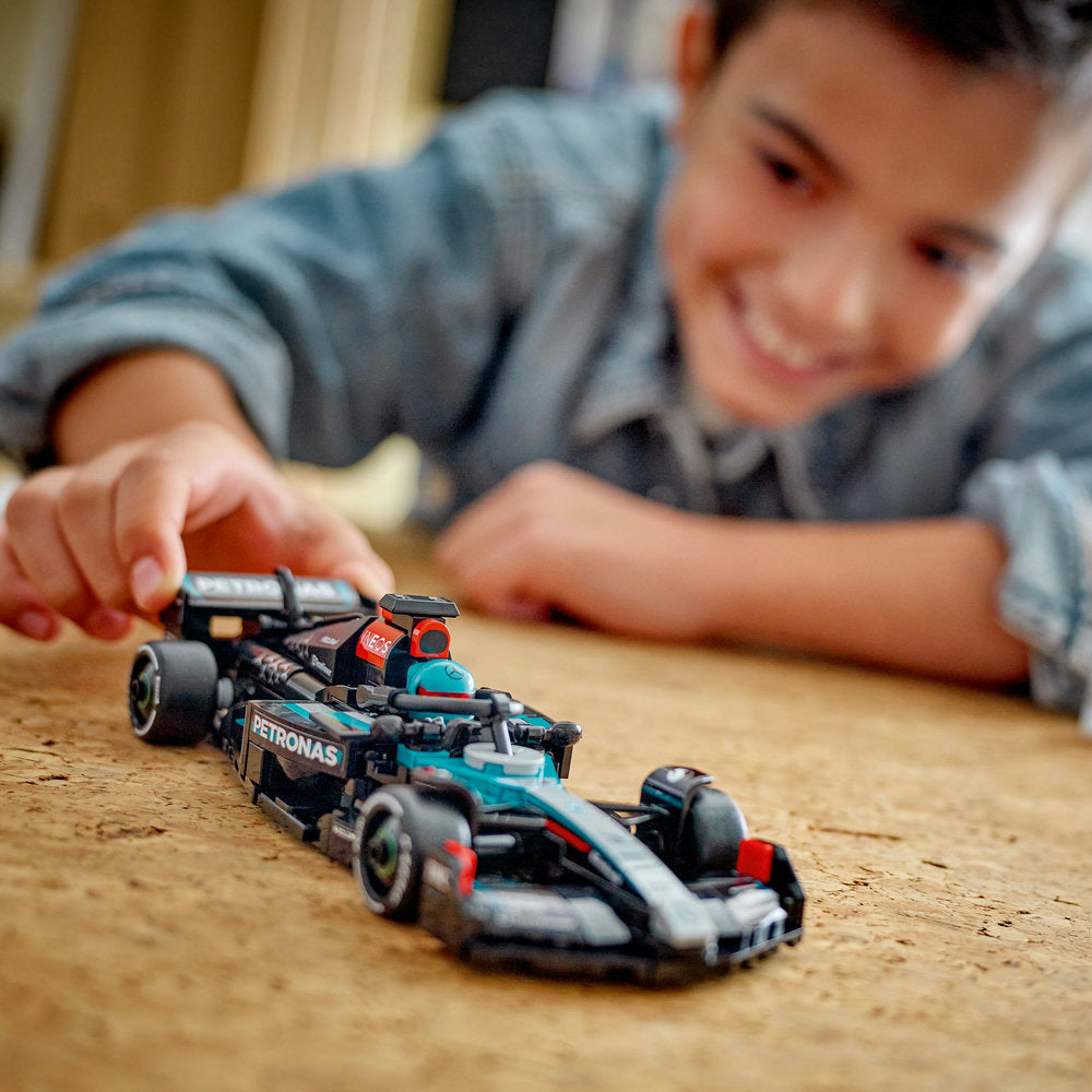 Combo Speed Champions 2: Auto de Carreras Ferrari SF-24 F1® (77242) + Auto de Carreras Oracle Red Bull Racing RB20 F1® (77243) + Auto de Carreras Mercedes-AMG PETRONAS F1® Team (77244) + Auto de Carreras McLaren F1® Team MCL38 (77251)