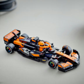 Combo Speed Champions 2: Auto de Carreras Ferrari SF-24 F1® (77242) + Auto de Carreras Oracle Red Bull Racing RB20 F1® (77243) + Auto de Carreras Mercedes-AMG PETRONAS F1® Team (77244) + Auto de Carreras McLaren F1® Team MCL38 (77251)