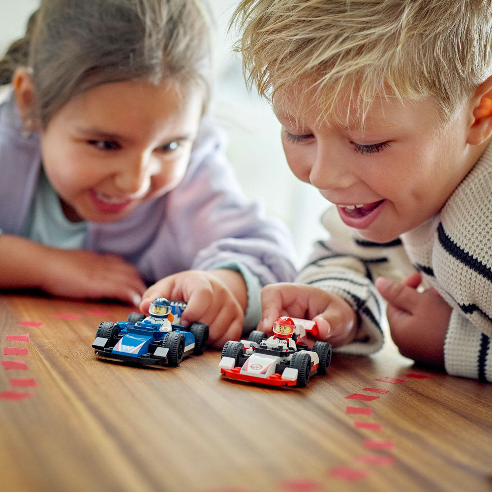 LEGO® City Coches de F1® Williams Racing y Haas 60464, set de 2 coches de carreras de juguete con minifiguras de pilotos para niños a partir de 4 años