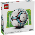 Set LEGO® Editions Balón de Fútbol 43019 con diseño casi a tamaño real, escena de celebración y base de exhibición para fans del fútbol.