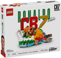 Set LEGO® Editions Cristiano Ronaldo: Fenómenos del Fútbol 43012 con minifigura de CR7, base inspirada en Portugal y decoración coleccionable para fans del fútbol.