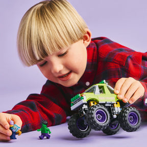 Camión LEGO® Marvel de Hulk vs. Thanos 76312 con minifiguras y grandes ruedas todoterreno