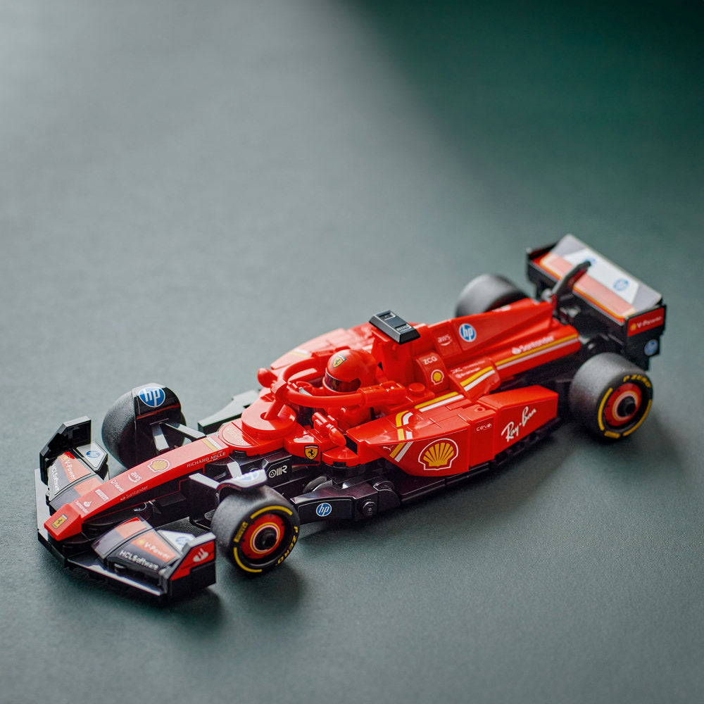 Combo Ferrari vs Red Bull F1®: Auto de Carreras Ferrari SF-24 F1® (77242) y Auto de Carreras Oracle Red Bull Racing RB20 F1® (77243)