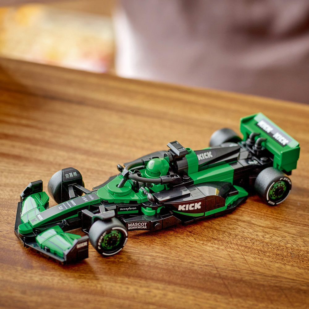Construye, juega y colecciona la emoción de la Fórmula 1 con el set LEGO® Speed Champions KICK Sauber F1 Team C44. Incluye detalles auténticos del monoplaza 2024, habitáculo con halo, alerón trasero, neumáticos Pirelli y una minifigura de piloto lista para competir. Ideal para niños a partir de 10 años y coleccionistas de autos.
