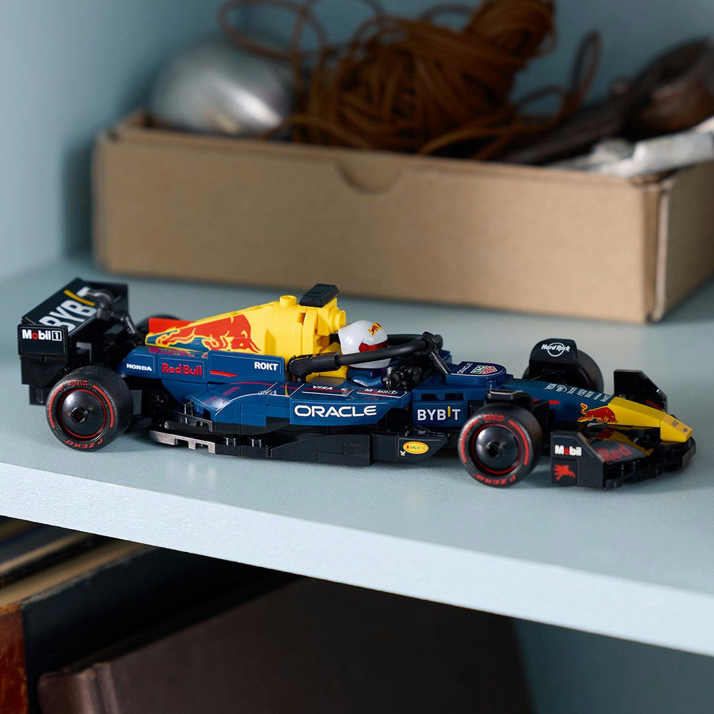 Combo Ferrari vs Red Bull F1®: Auto de Carreras Ferrari SF-24 F1® (77242) y Auto de Carreras Oracle Red Bull Racing RB20 F1® (77243)