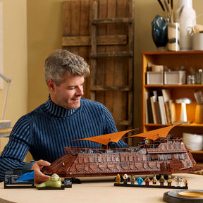 Barcaza Velera de Jabba LEGO® Star Wars™ UCS 75397 con interior detallado, velas de tela y minifiguras coleccionables