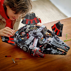 Set LEGO® Star Wars™ Halcón Oscuro 75389, versión oscura del Halcón Milenario con minifiguras y detallado interior
