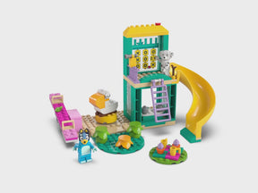 Diversión en el Parque de Juegos con Bluey y Chloe